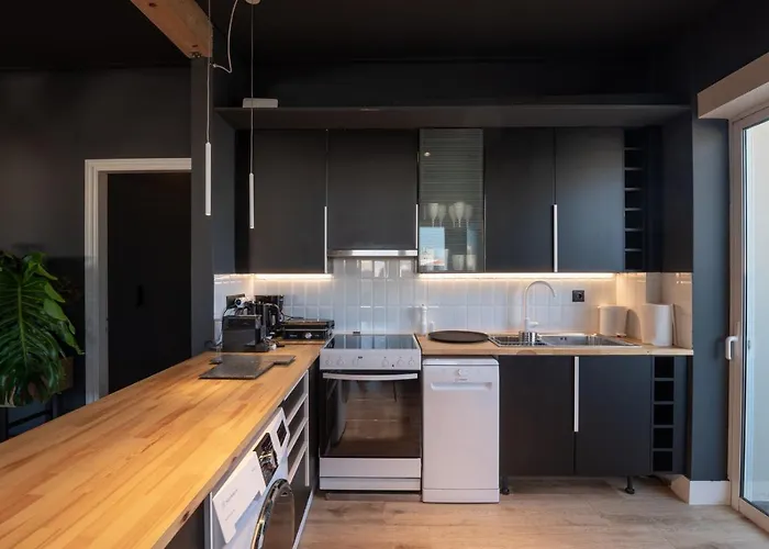 City's Best-kept Secret, Eclectic & Luxe Getaway Apartament Kalamata