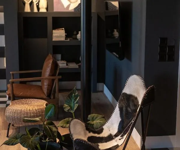 아파트 City's Best-kept Secret, Eclectic & Luxe Getaway 칼라마타