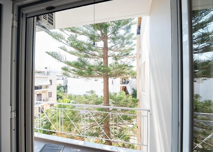 City's Best-kept Secret, Eclectic & Luxe Getaway Kalamata