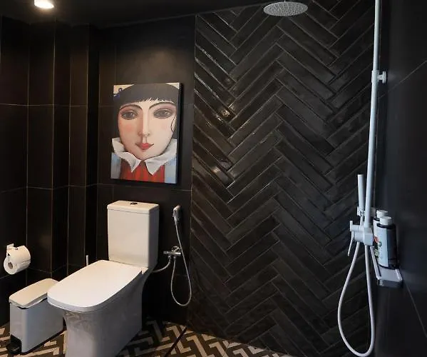 City's Best-kept Secret, Eclectic & Luxe Getaway Kalamata